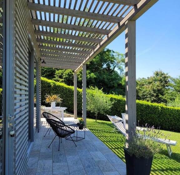 اتاق استاندارد با چشم‌انداز دریاچه, The Lake House