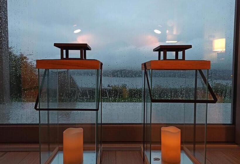 اتاق استاندارد با چشم‌انداز دریاچه, The Lake House
