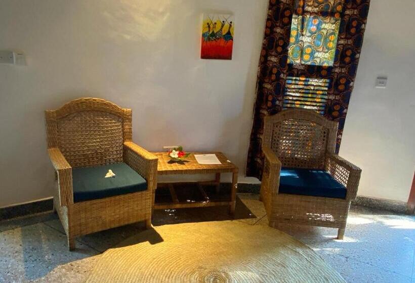 اتاق لوکس با بالکن, Lala Land Lodge