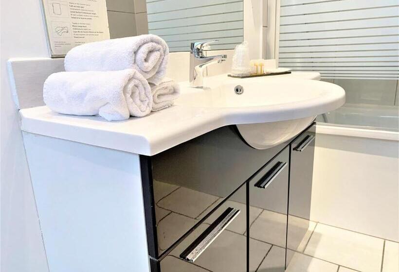 Семейный Номер, Hôtel Jules