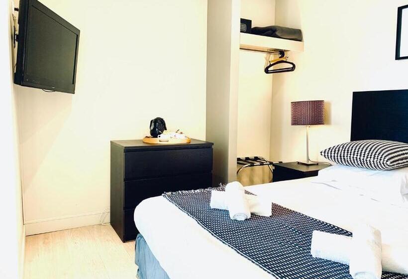 Семейный Номер, Hôtel Jules