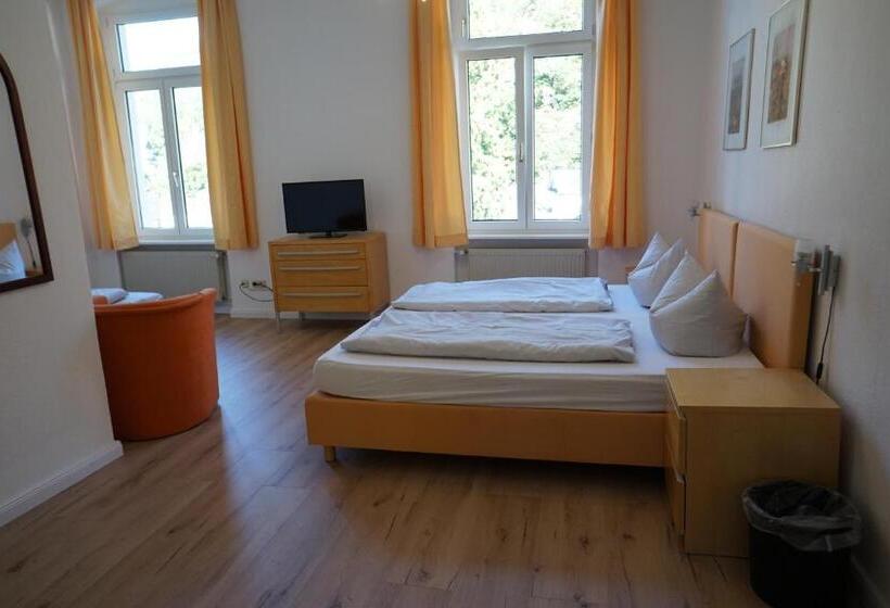 스탠다드 트리플 룸, Kurhotel Quellenhof