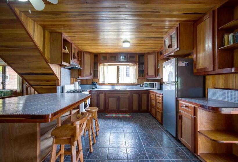 Апартаменты 2 Спальни с Балконом, Driftwood Gardens Guesthouse
