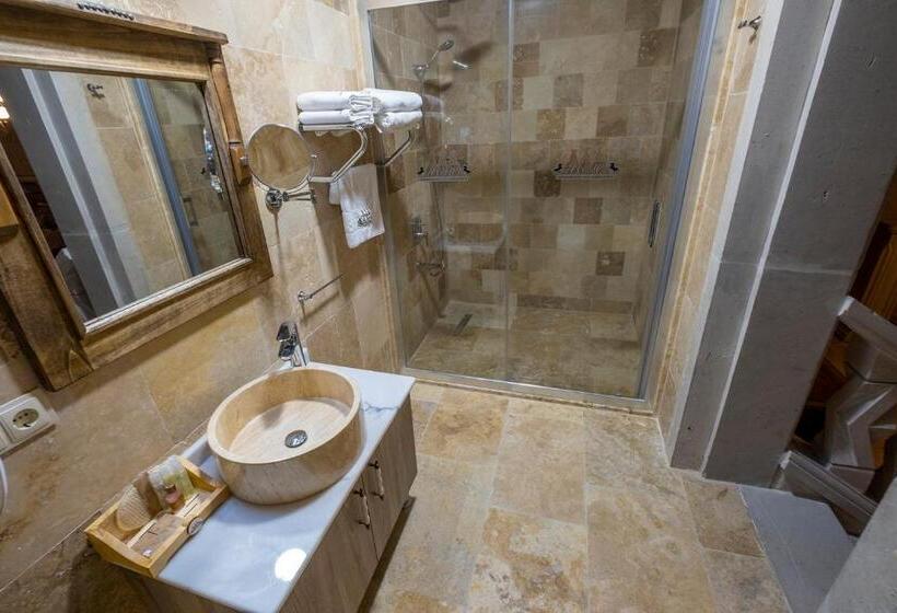 اتاق استاندارد با وان آب گرم, Underground Cave Suites