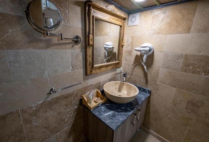 اتاق استاندارد با بالکن, Underground Cave Suites