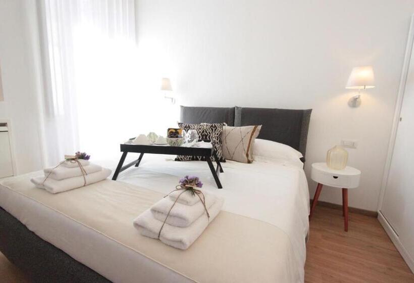 اتاق استاندارد با بالکن, Palazzo Pinto B&b   Brindisi