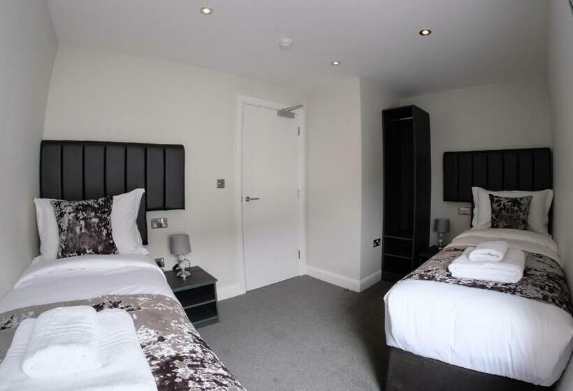 Quarto Familiar, Anelli