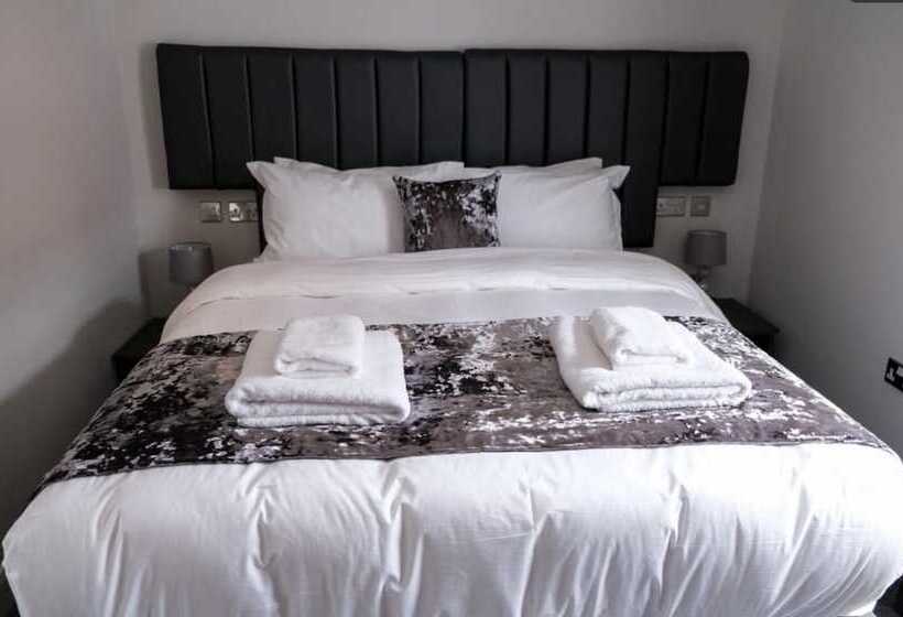 Quarto Familiar, Anelli