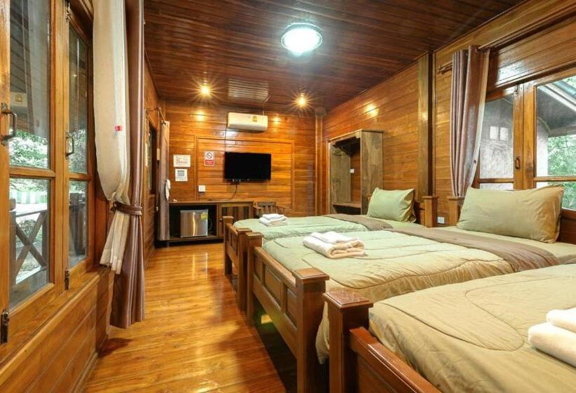 اتاق استاندارد سه تخته با بالکن, Denchai City Resort เด่นชัยซิตี้ รีสอร์ท