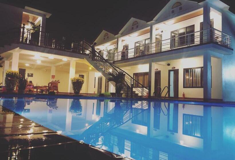 اتاق خانوادگی با چشم‌انداز کوه, Lucky Homes
