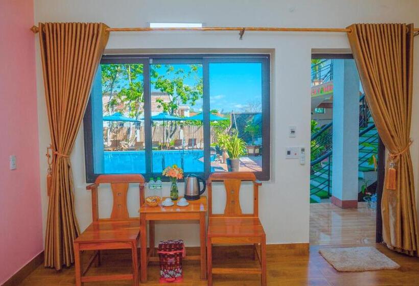 اتاق استاندارد با چشم‌انداز استخر, Lucky Homes
