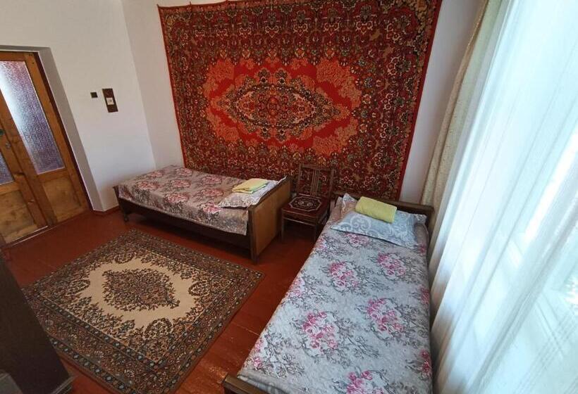 اتاق اکونومی, Meerim Guest House
