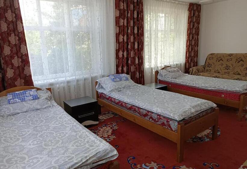 اتاق استاندارد سه نفره, Meerim Guest House