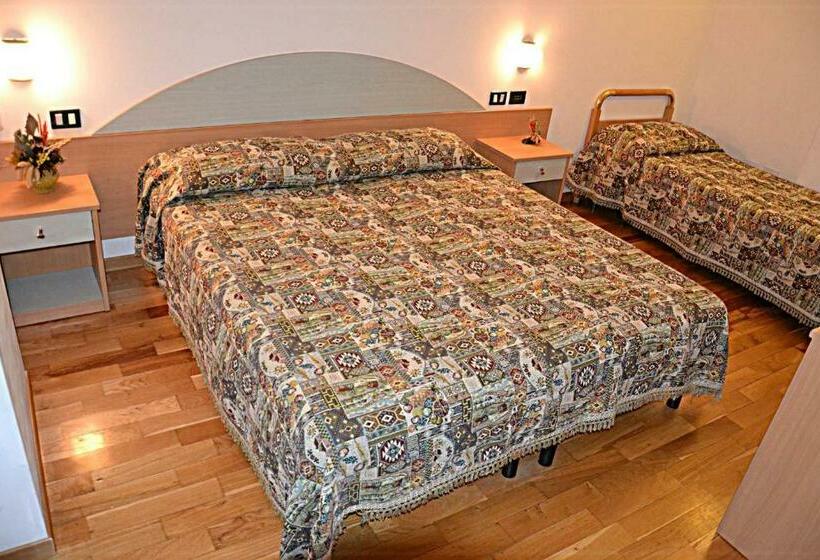 Номер Стандарт Трехместный, Albergo Due Monti