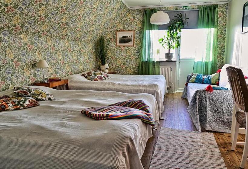 اتاق استاندارد چهار تخته, Bed And Books På österlens Gästhärbärge