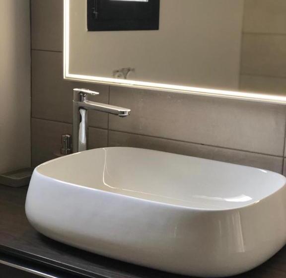 Люкс Вид на Бассейн, L Esprit Du Clain Chambres D Hôtes Bandb De Standing Proches Du Futuroscope Golf Et Lac De St Cyr
