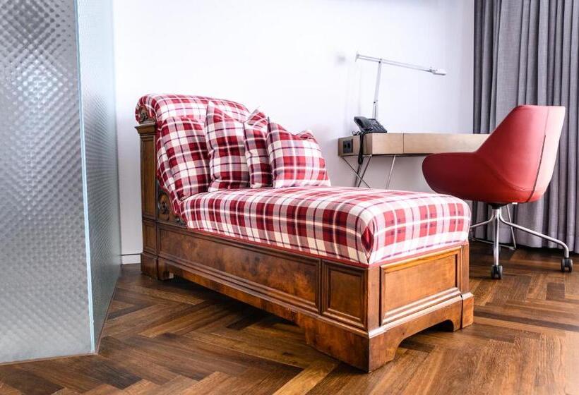 سوییت جونیور, Hirschen Oberkirch   Design Boutique