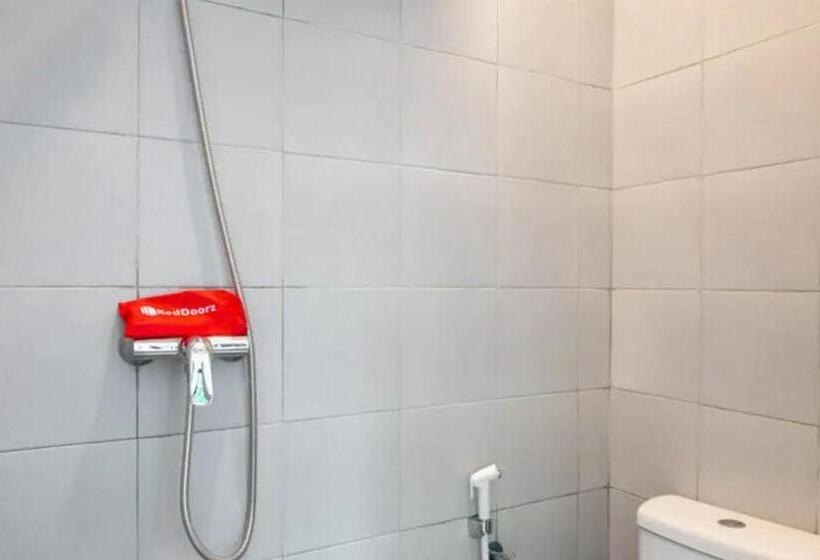 Номер Economy, Reddoorz Near Kaza Mall Surabaya