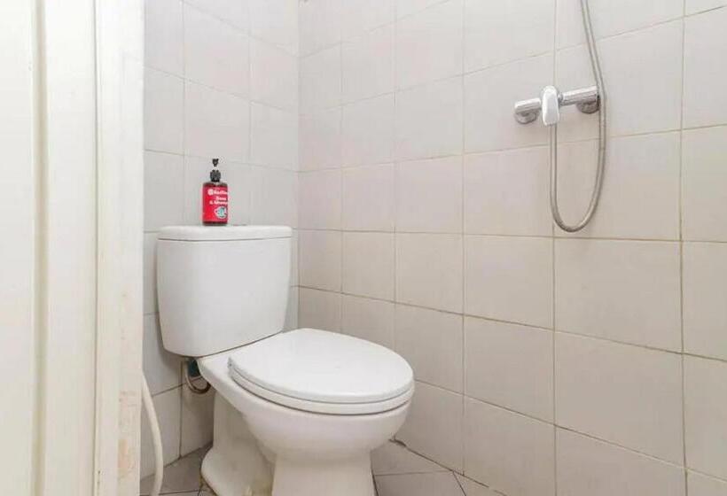 Номер Deluxe, Reddoorz Near Kaza Mall Surabaya