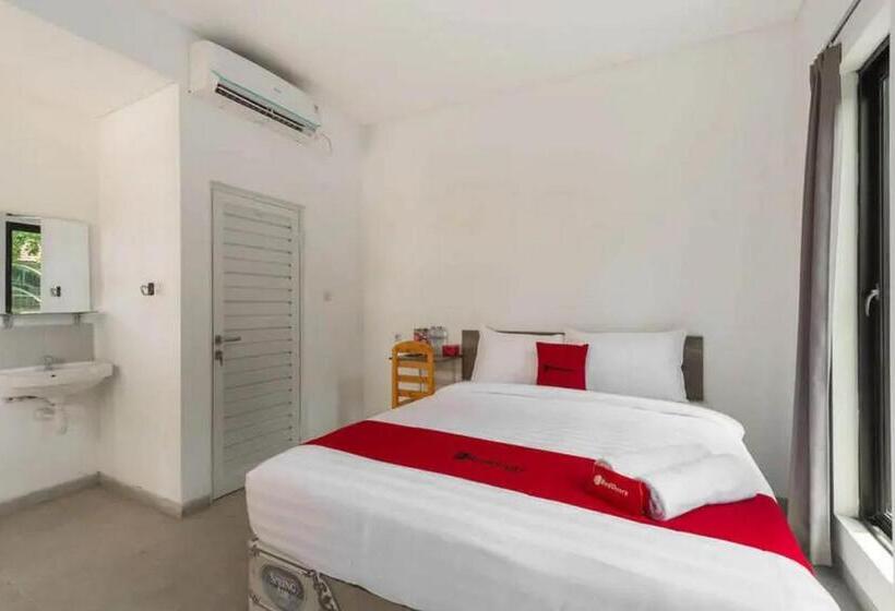 Номер Deluxe, Reddoorz Near Kaza Mall Surabaya