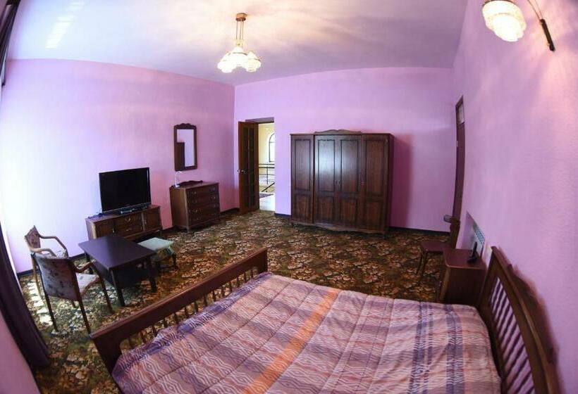 Номер Стандарт с Балконом, Red House Hatis