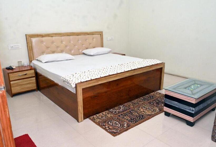 Номер Стандарт, Corridor Inn