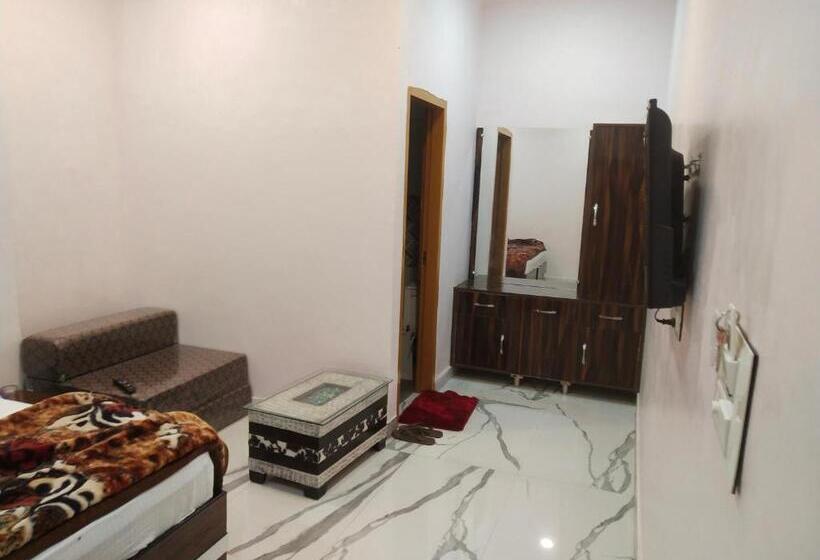 Номер Стандарт, Corridor Inn
