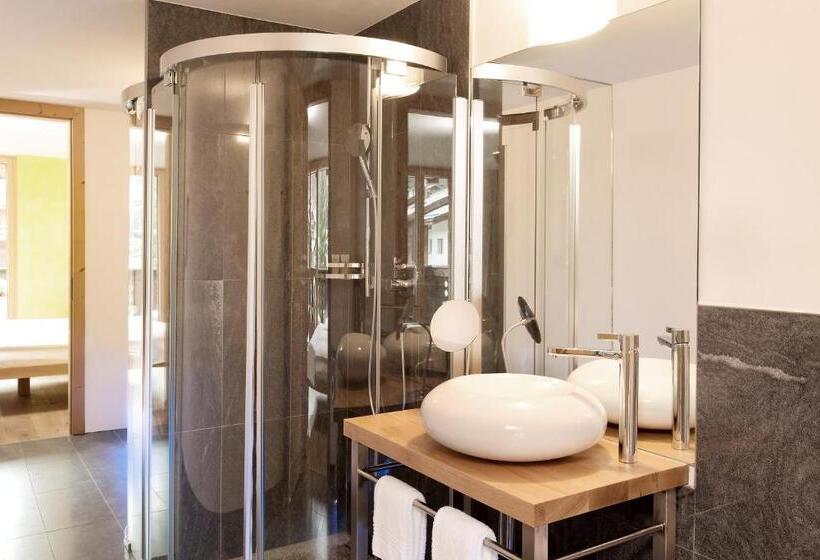 Полулюкс, Firefly Luxury Suites