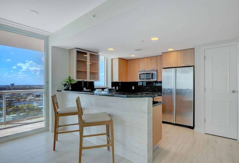 장애인을 위한 스위트, Beach House Fort Lauderdale, a Hilton Resort