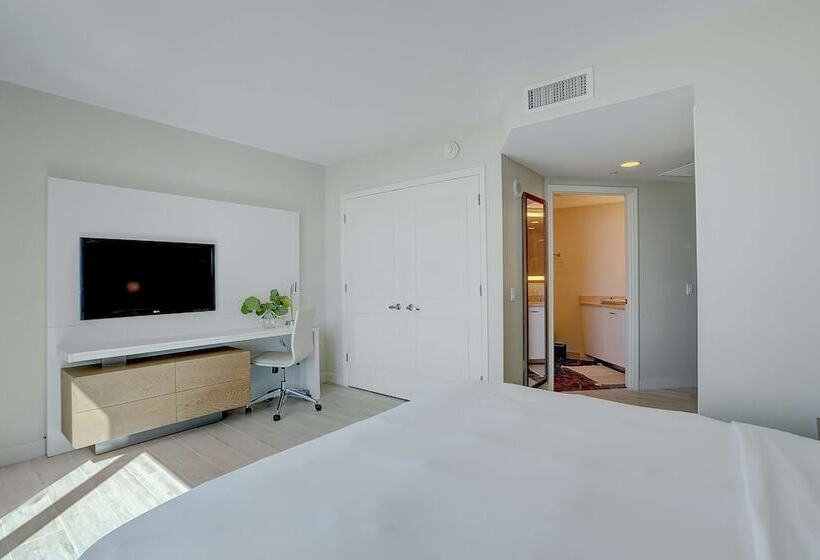 장애인을 위한 스위트, Beach House Fort Lauderdale, a Hilton Resort