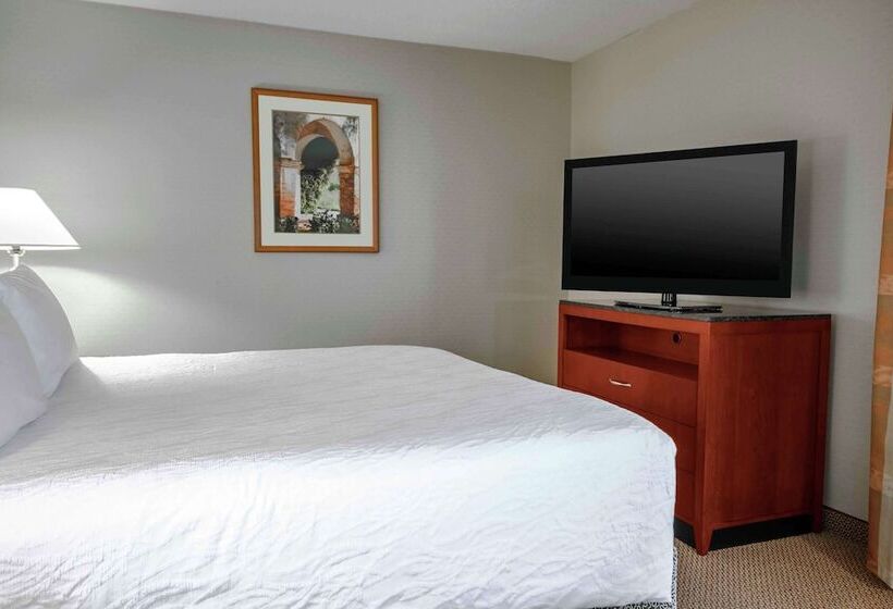 Полулюкс, Hilton Garden Inn Independence