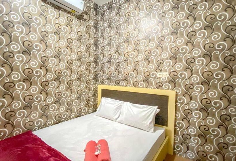 Номер Deluxe, Tini S Guest House Malang Mitra Reddoorz