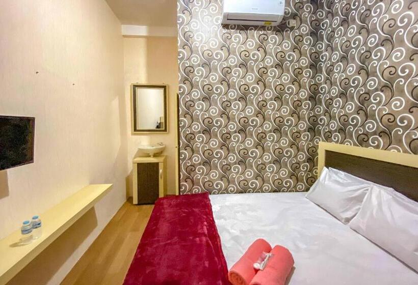 Номер Deluxe, Tini S Guest House Malang Mitra Reddoorz