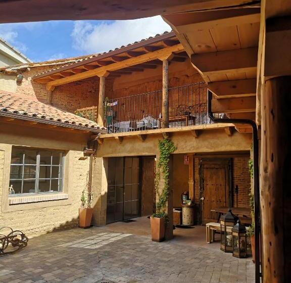 Трехместный Номер Комфорт, L  Abilleiru Albergue Rural