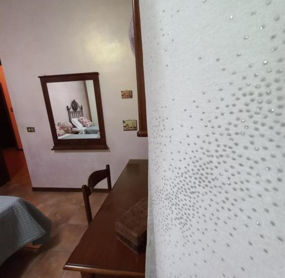 اتاق استاندارد با سرویس بهداشتی مشترک, Casa Guerrino