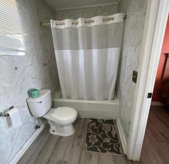 스탠다드 룸 킹사이즈 침대, Pinelodge Motel