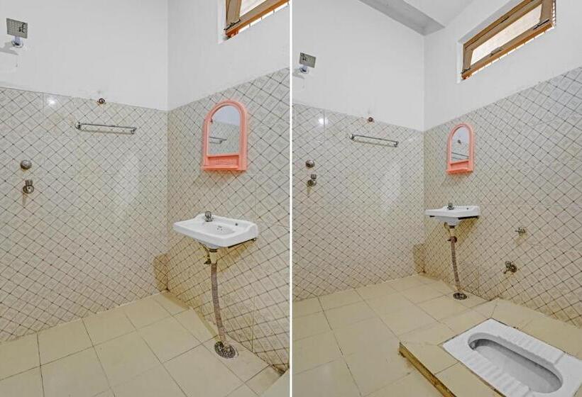 Трехместный Номер Классика, Spot On 82139 Royal Guest House