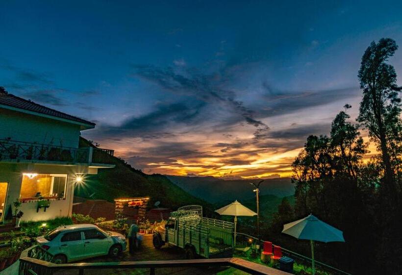 سوییت با چشم‌انداز کوه, Warmth Hill Crest