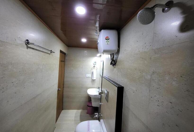 Трехместный Номер Superior, The Revett