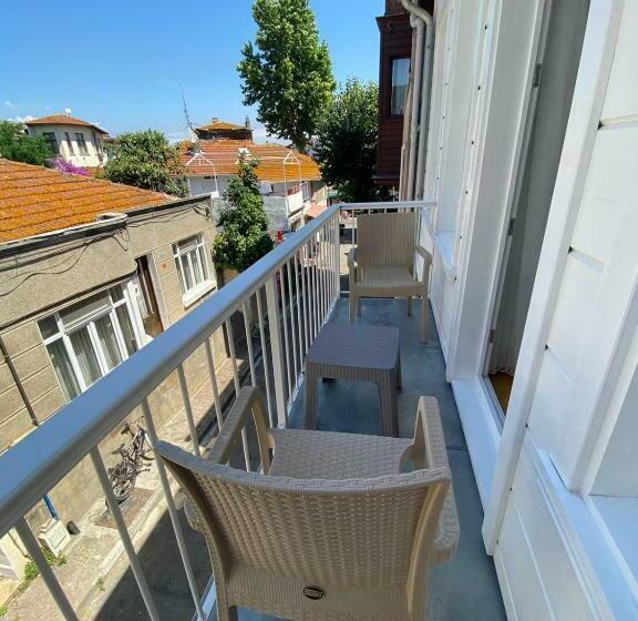 Люкс с Балконом, White Island Boutique Otel