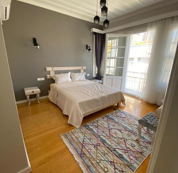 Люкс с Балконом, White Island Boutique Otel
