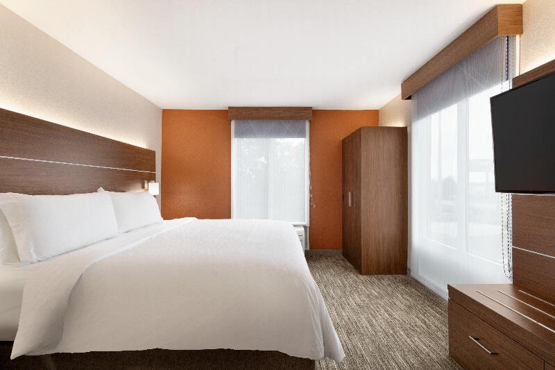 Люкс Кровать Кинг, Holiday Inn Express Hotel & Suites Auburn   University Area, An Ihg