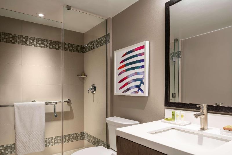 Büyük Çift Kişilik Yataklı Süit, Holiday Inn Express Hotel And Suites Athens, An Ihg
