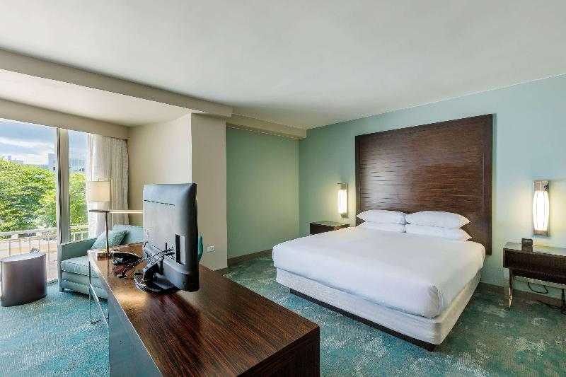 Büyük Çift Kişilik Yataklı Süit, Holiday Inn Express Hotel And Suites Athens, An Ihg