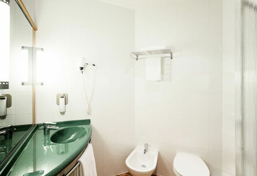 Номер Стандарт, Ibis Como