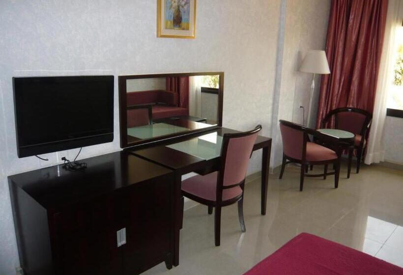 بانگلوی لوکس, Le Relais