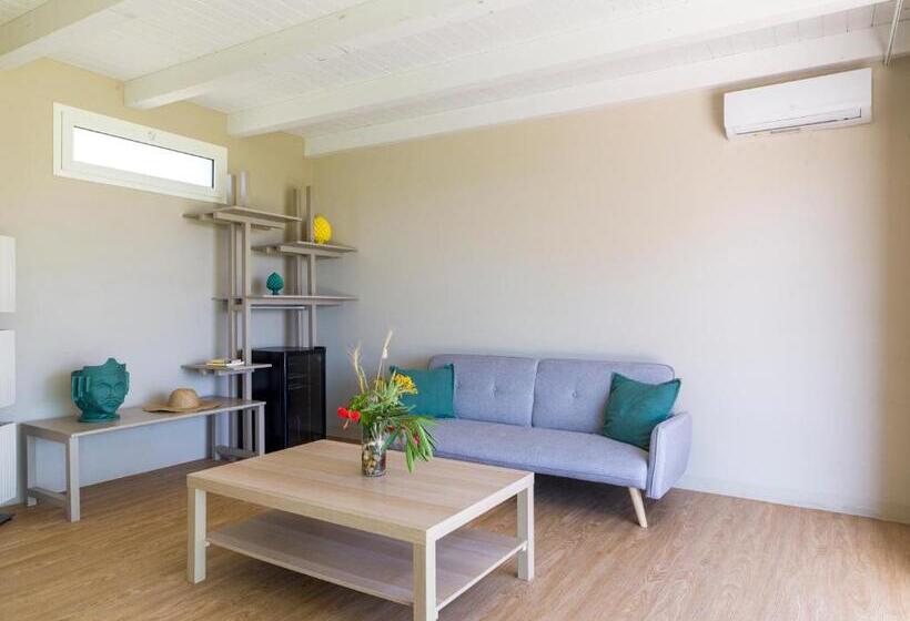 سوئیت جونیور با چشم‌انداز باغ, Agua Green Resort
