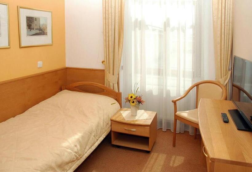 Студия Стандарт, Restaurant Modrá Hvězda