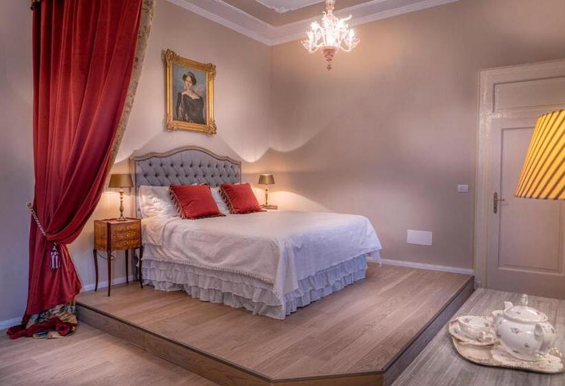 Номер Deluxe с Балконом, Palazzo Cavagna Sangiuliani