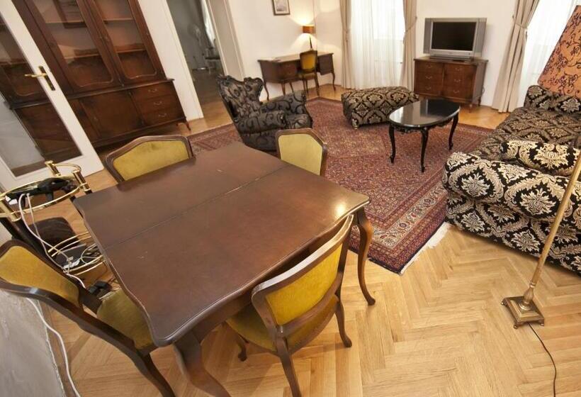 패밀리 아파트, Antiq Palace   Historic Hotels Of Europe